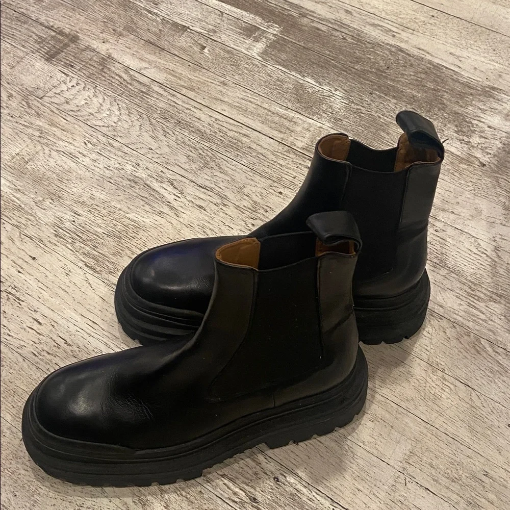 Zara chunky ankle booties some scuffs no rips or tears 
38. - Picture 10 of 13